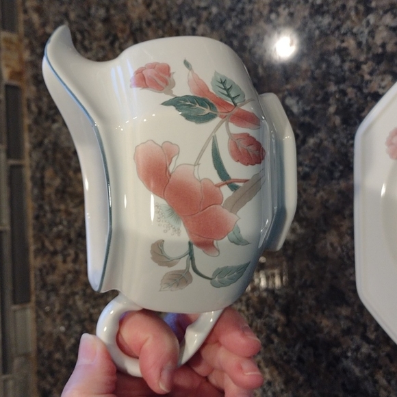 Mikasa Silk 🌺 Flowers Gravy Boat  Stand Tray Plate like new Japan  discontinued - Picture 2 of 6